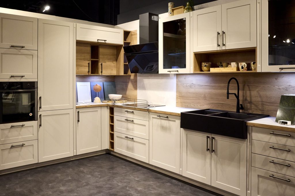 Interieur magasin cuisine Atlas Home centre commercial Domus Paris