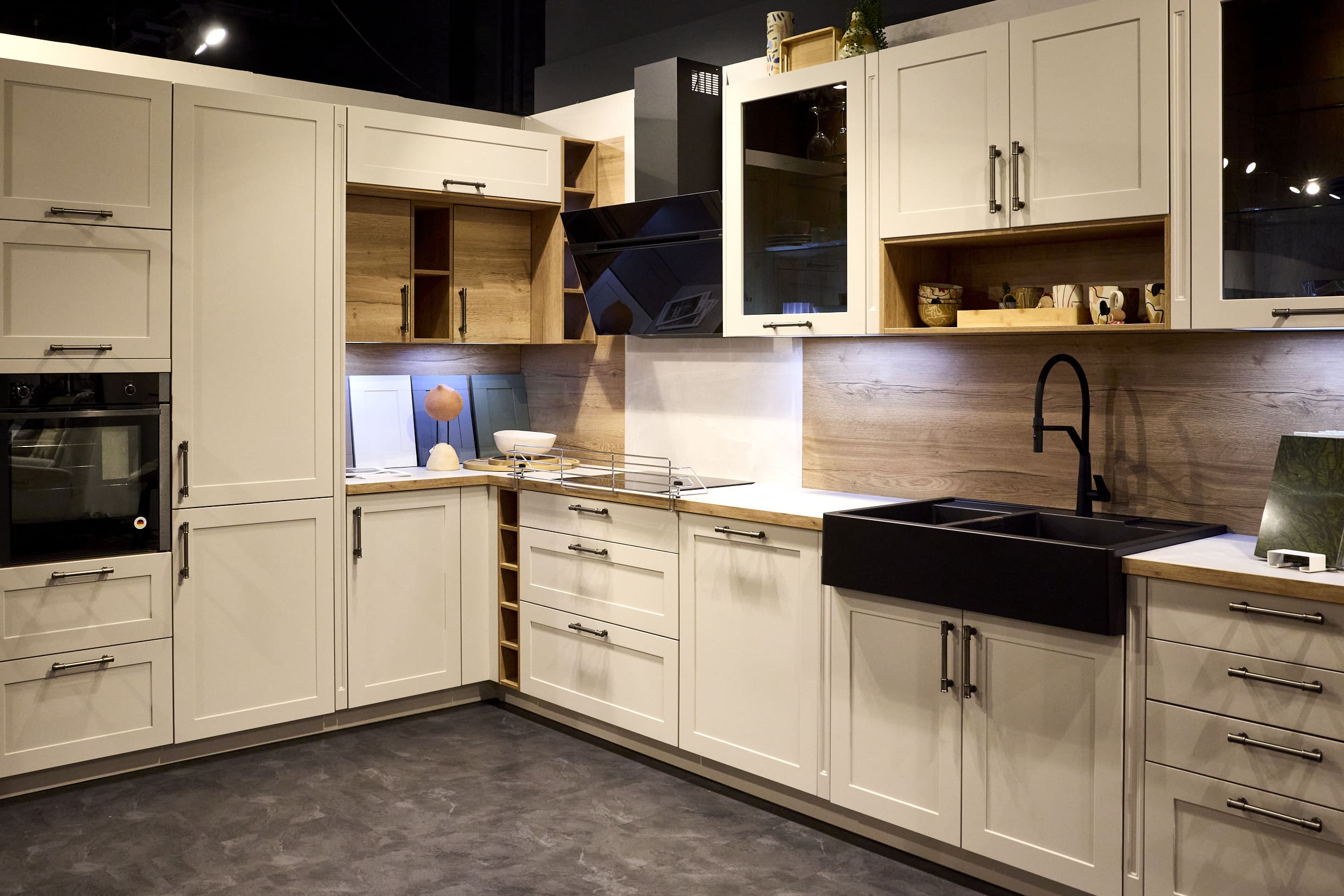 Interieur magasin cuisine Atlas Home centre commercial Domus Paris