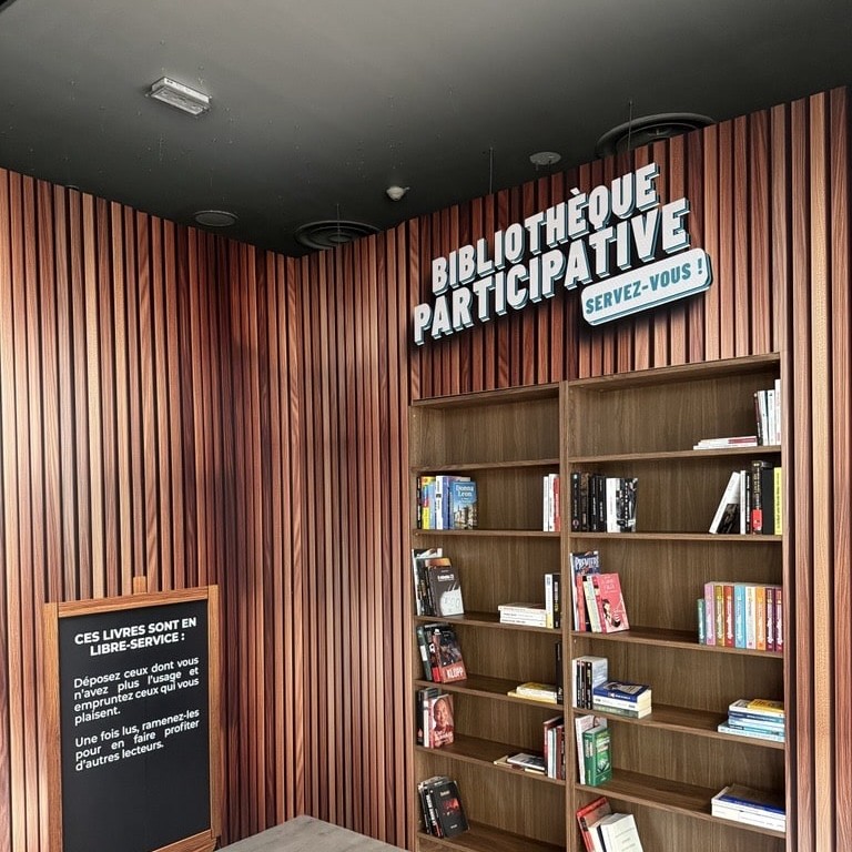 Bibliothèque participative Domus - étagère de livres en libre-service