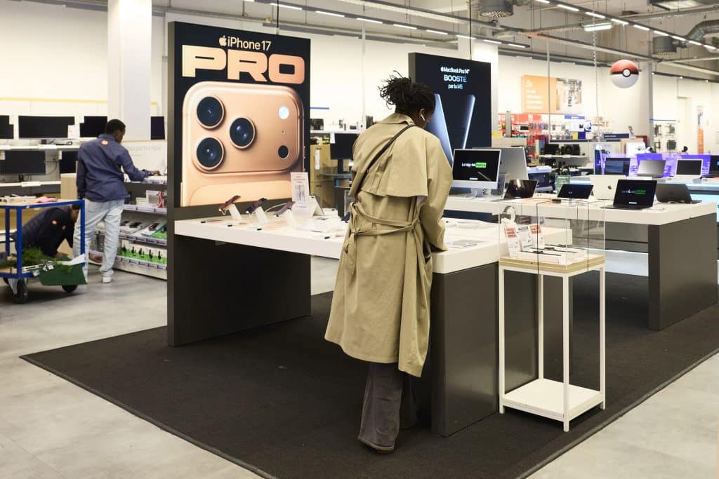 Magasin Boulanger rayon téléphonie Domus Paris
