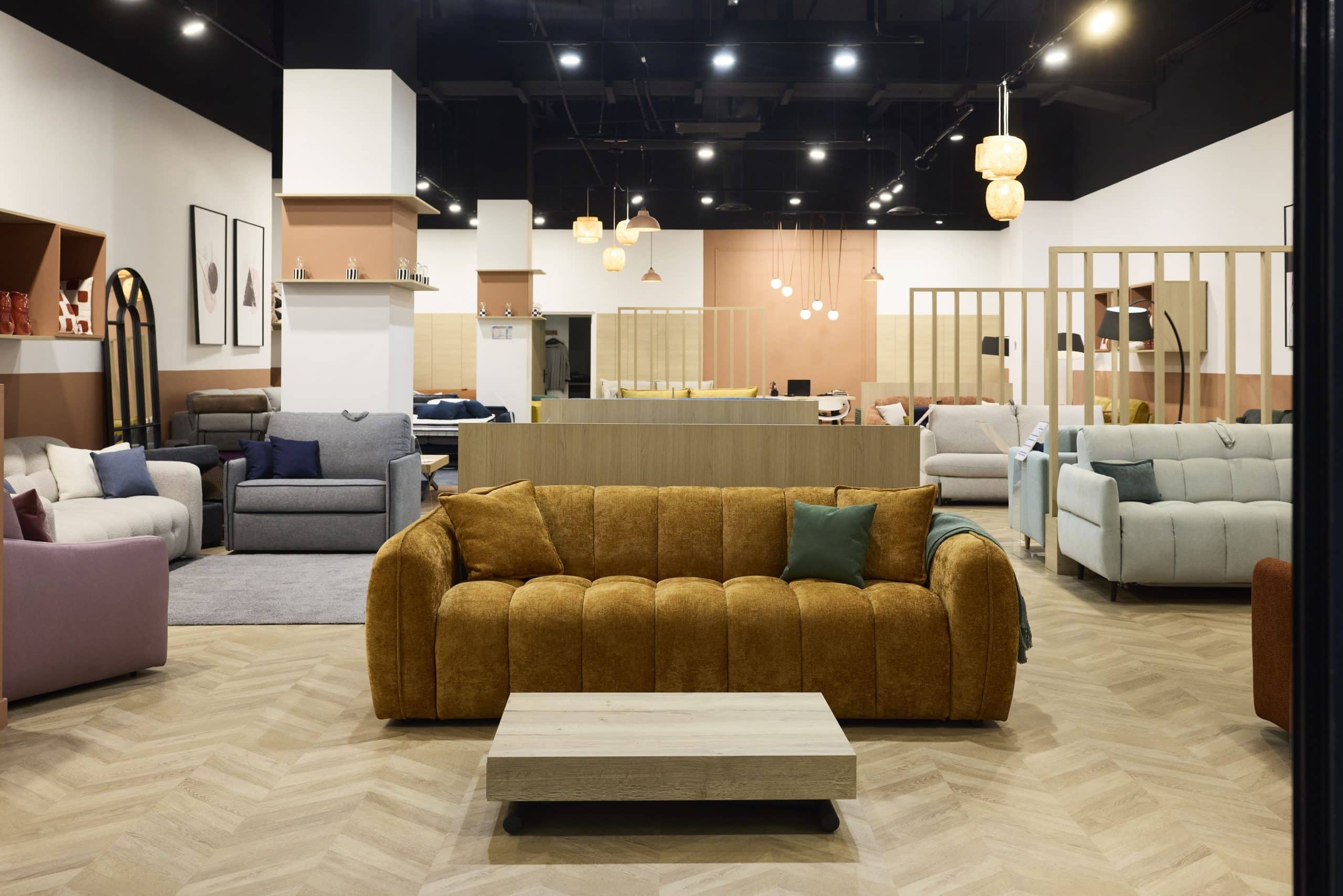 Intérieur du magasin convertible center centre commercial Domus Paris