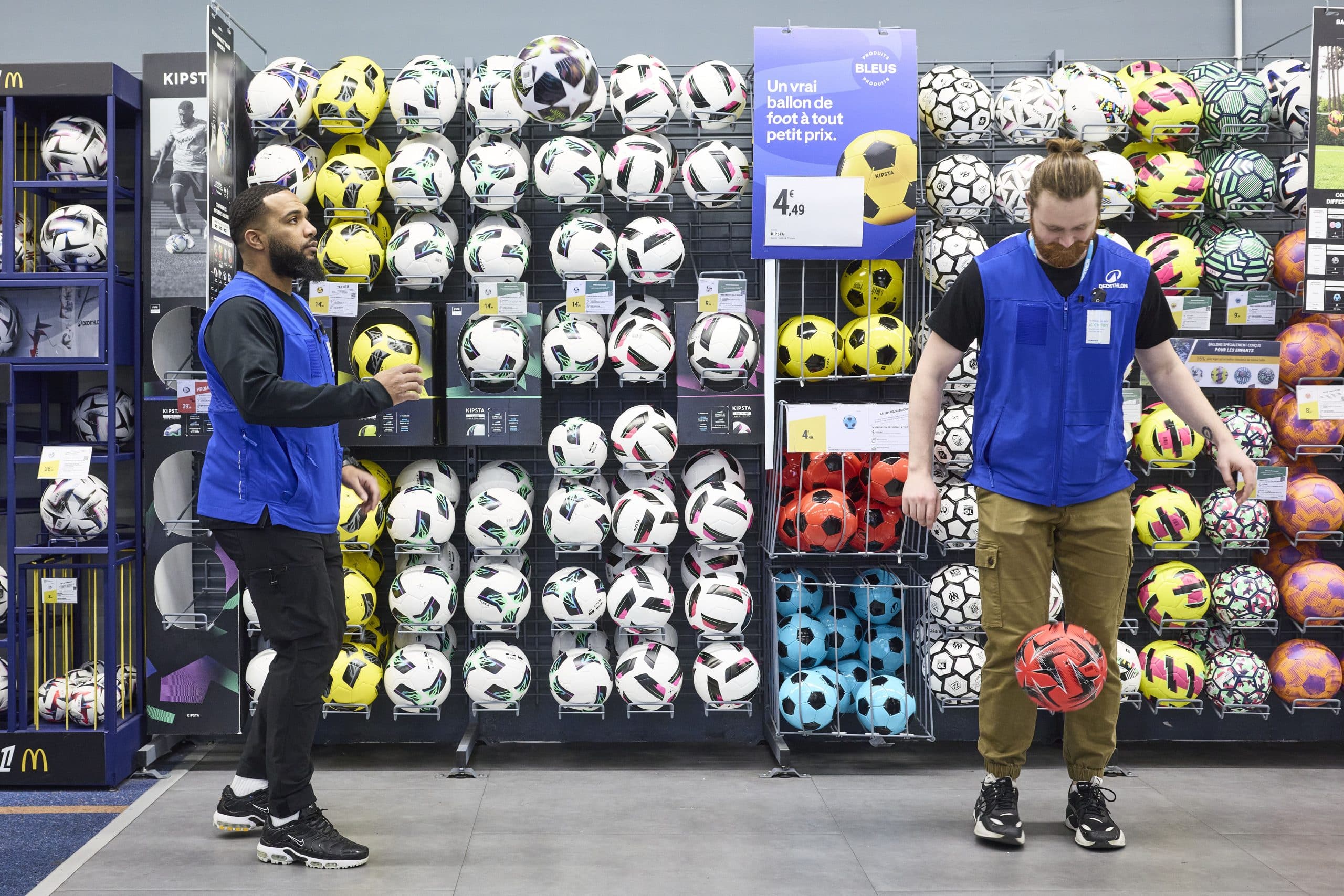 Rayon Foot Entrée du magasin Decathlon centre commercial Domus Paris