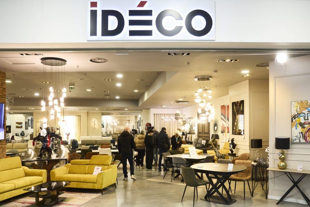 entrée du magasin de meuble ideco centre commercial Domus Paris