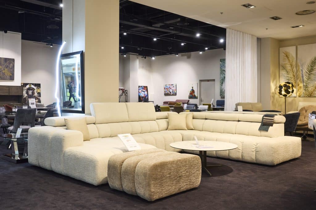 intérieur du magasin de meuble ideco centre commercial Domus Paris