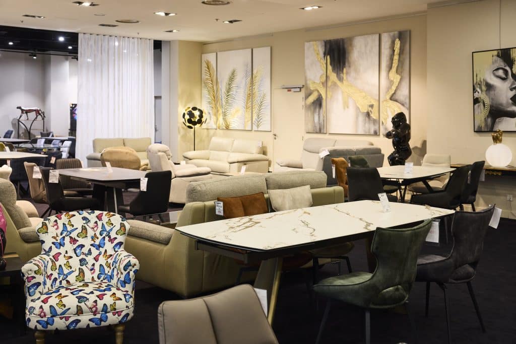 intérieur du magasin de meuble ideco centre commercial Domus Paris