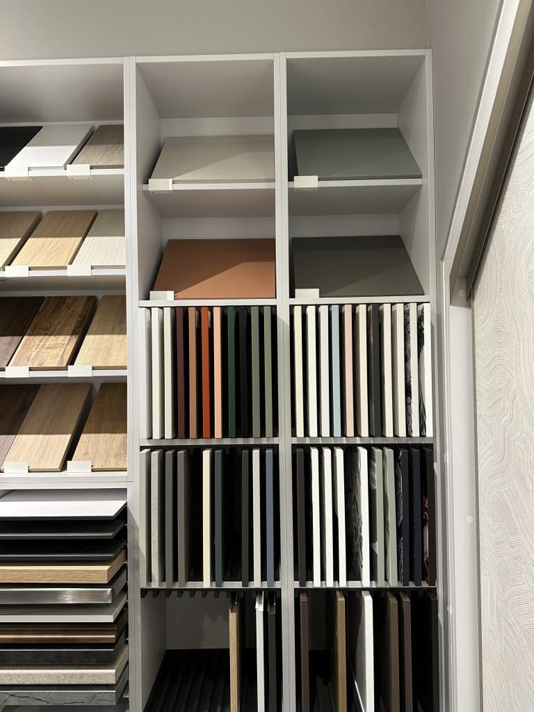 Intérieur magasin cuisine Schmidt centre commercial Domus Paris