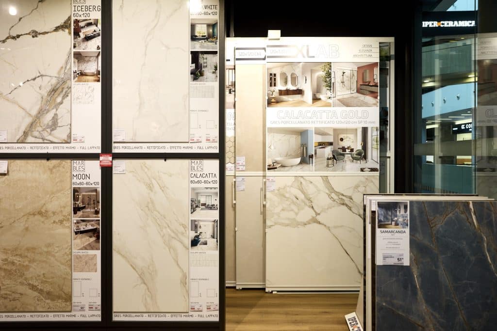 Interieur magasin Iperceramica centre commercial Domus Paris