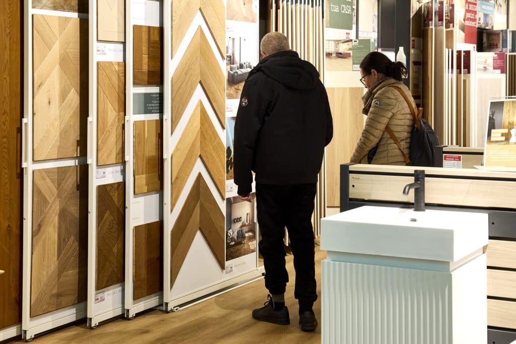 Interieur magasin Iperceramica centre commercial Domus Paris