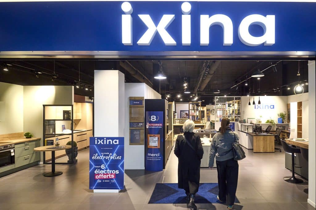 Entrée magasin de cuisine Ixina centre commercial Domus Paris