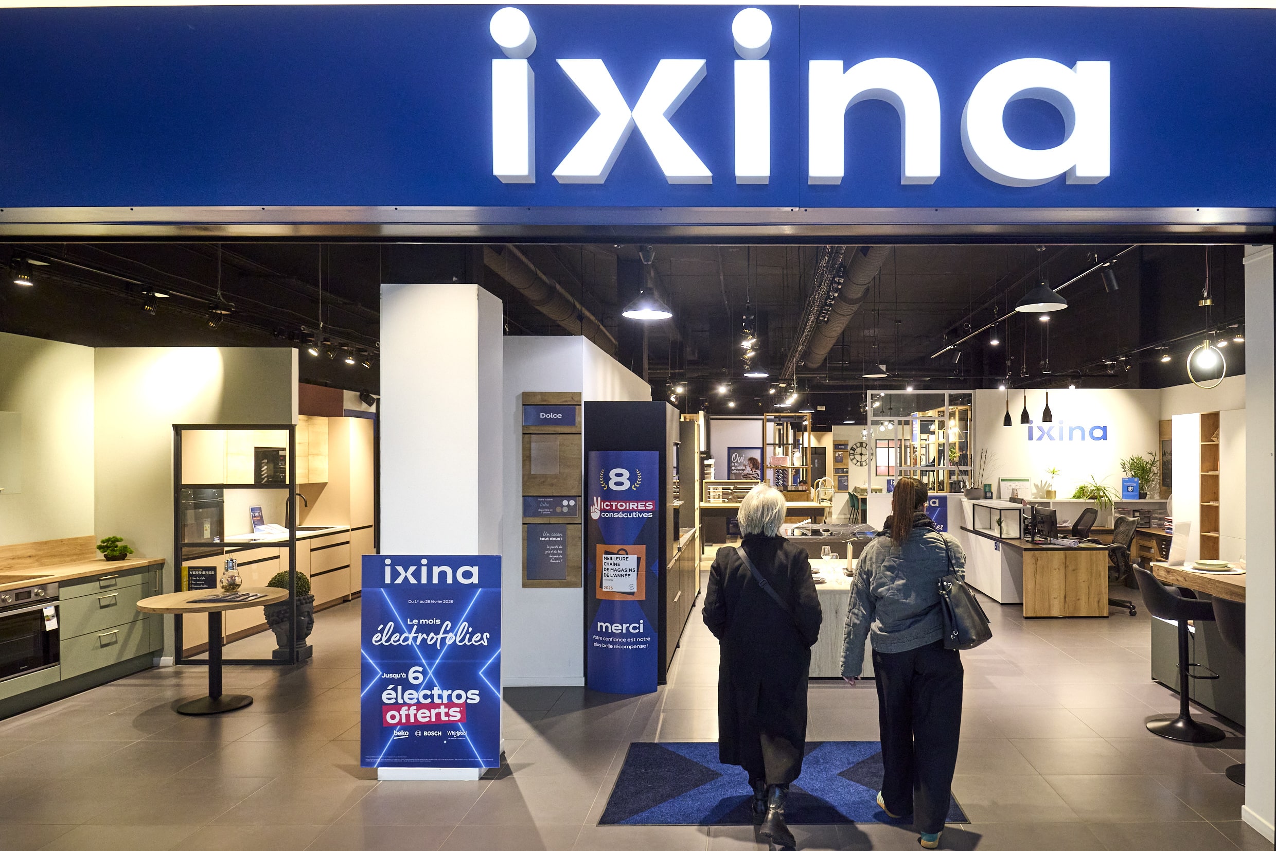 Entrée magasin de cuisine Ixina centre commercial Domus Paris