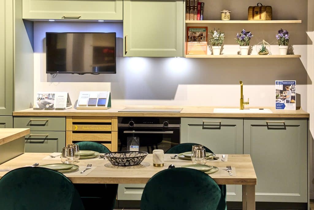 Intérieur magasin de cuisine Ixina centre commercial Domus Paris