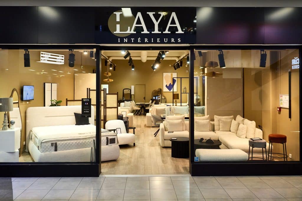 Laya photo entrée magasin la maison du convertible centre commercial Domus Paris