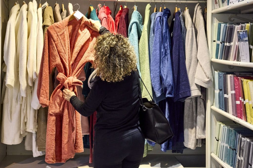 intérieur du magasin lin vosges centre commercial Domus Paris