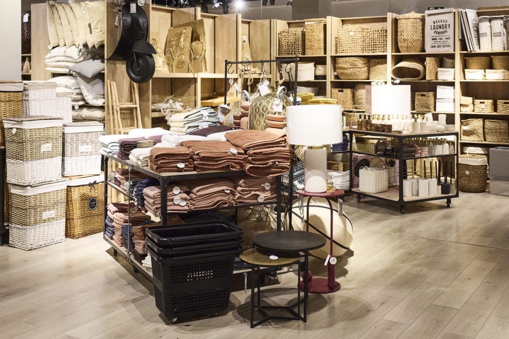 Intérieur magasin maison du monde centre commercial Domus Paris