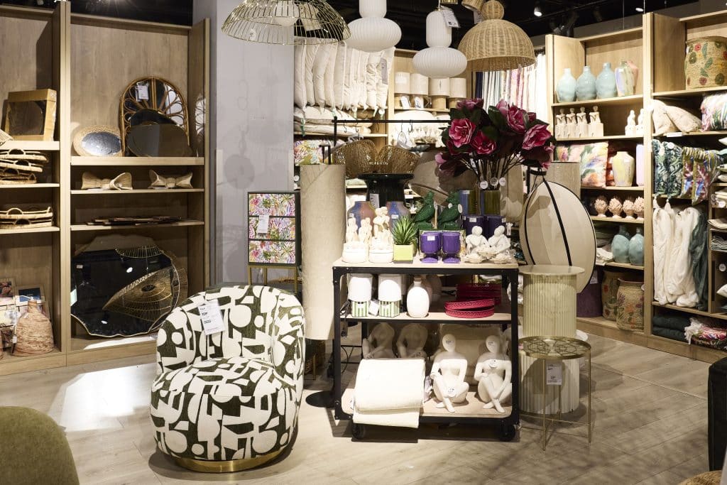 Intérieur magasin maison du monde centre commercial Domus Paris