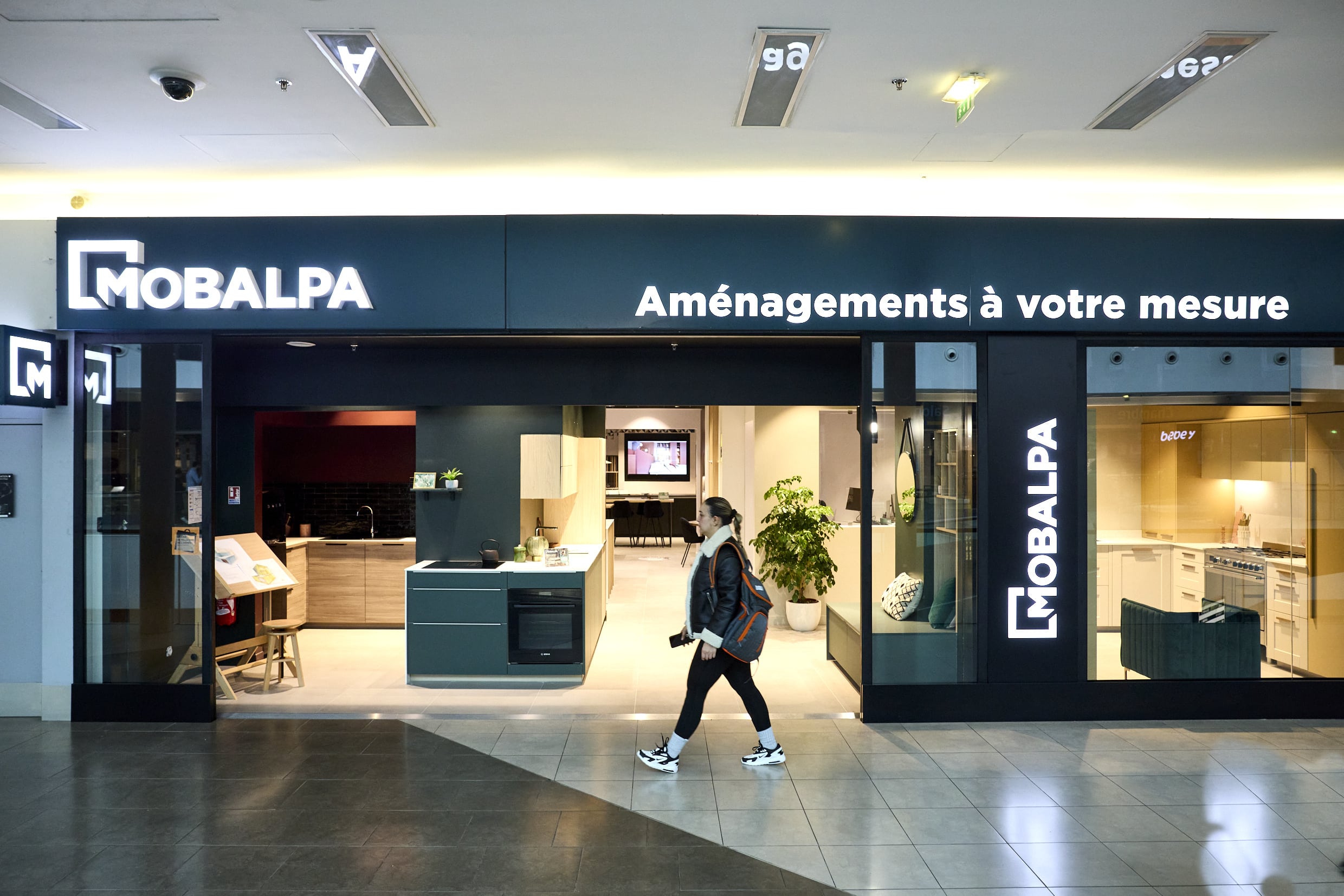 Entrée magasin mobalpa centre commercial Domus