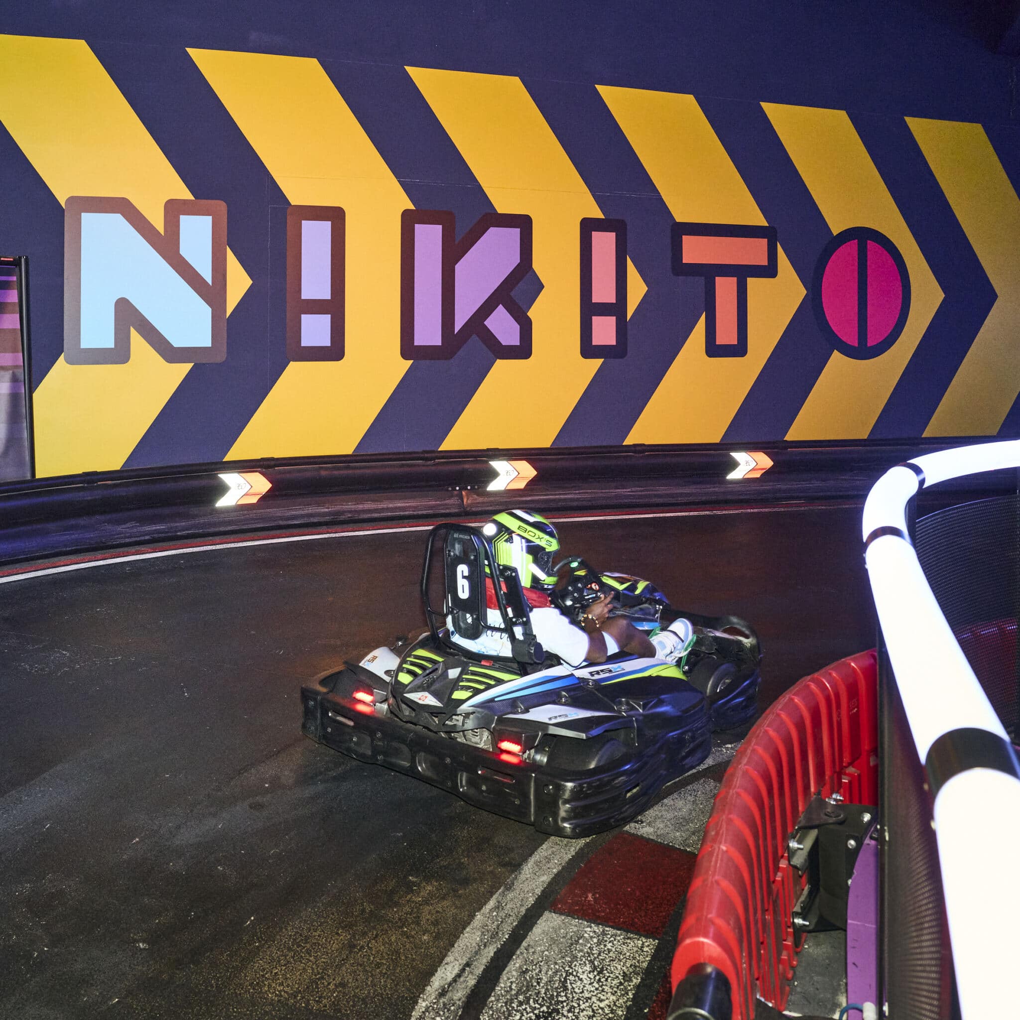 Piste de karting électrique du complexe Nikito au centre Domus de Rosny-sous-Bois