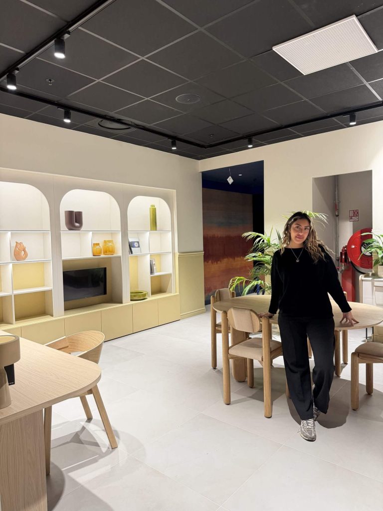 Intérieur magasin Pérène centre comemercial Domus