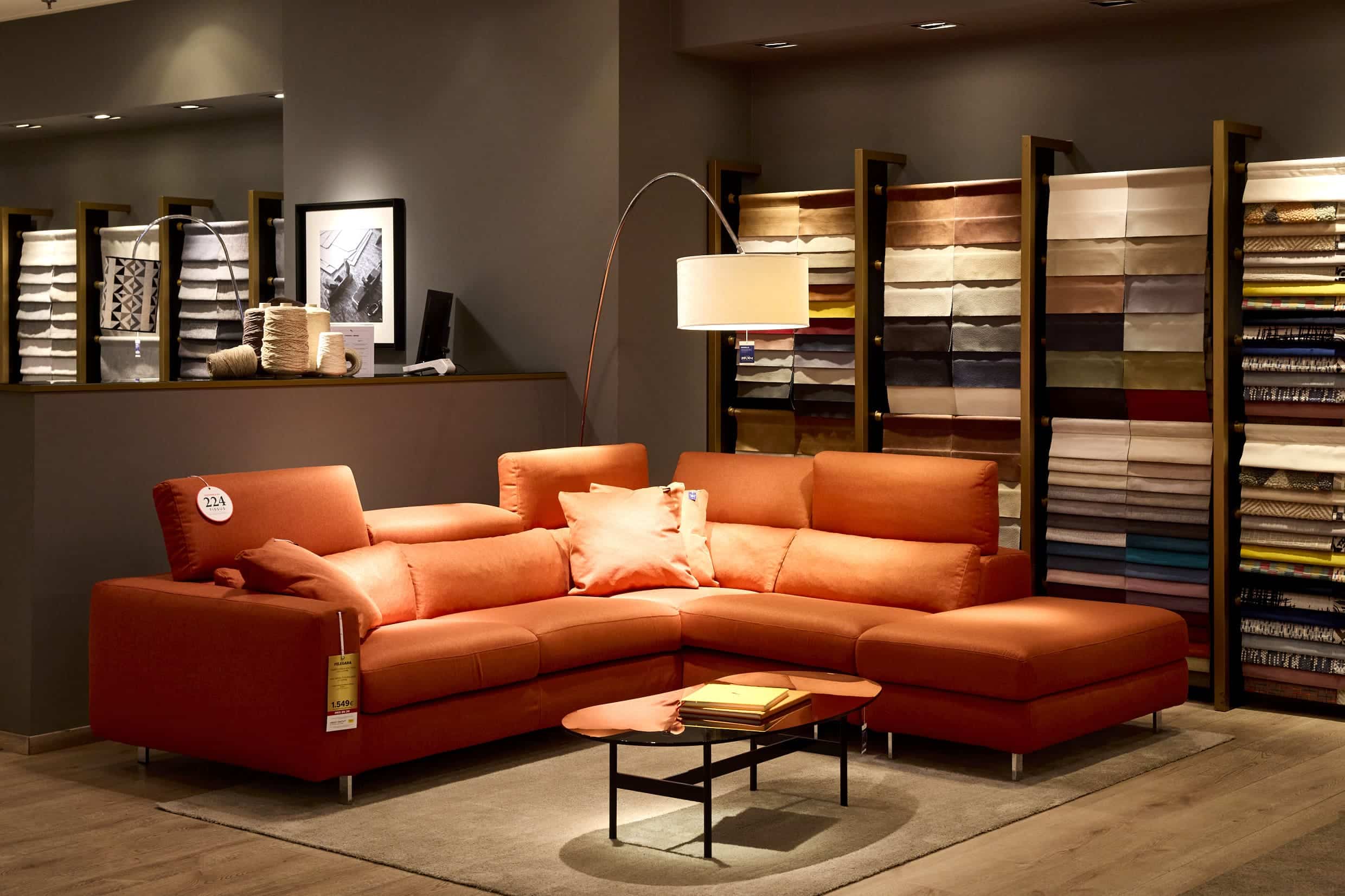 intérieur magasin Poltronesofa centre commercial Domus Paris