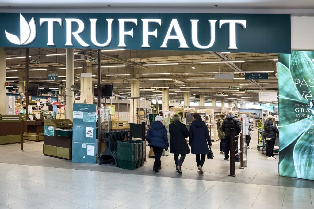 entrée du magasin Truffaut dans le centre commercial de Domus Paris