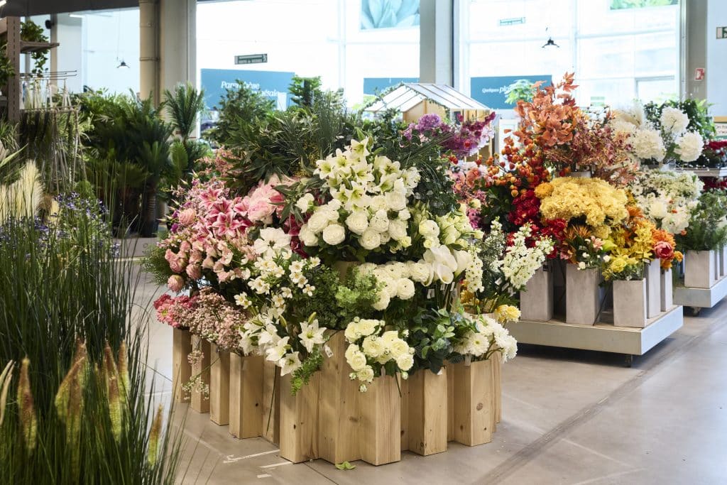 Fleurs du magasin Truffaut dans le centre commercial de Domus Paris