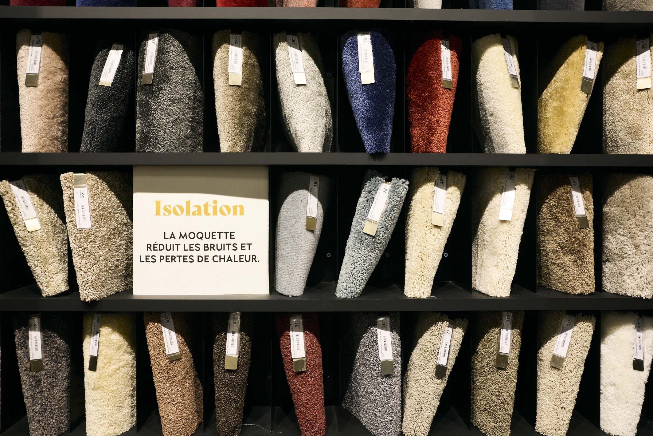 Rayon de revêtements de sol et de tapis dans un magasin de décoration du centre Domus